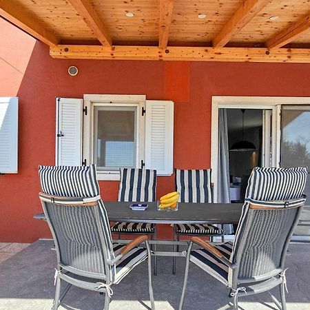 Casa Lutoma Villa Kmeti Buitenkant foto