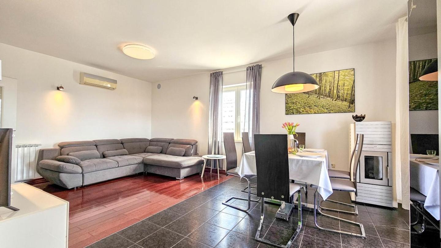 Casa Lutoma Villa Kmeti Buitenkant foto