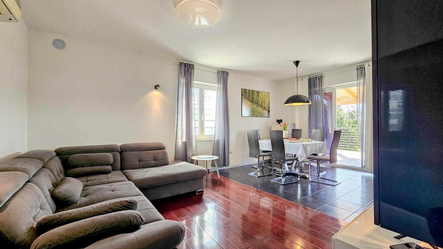 Casa Lutoma Villa Kmeti Buitenkant foto