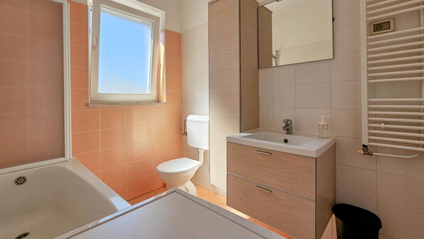 Casa Lutoma Villa Kmeti Buitenkant foto