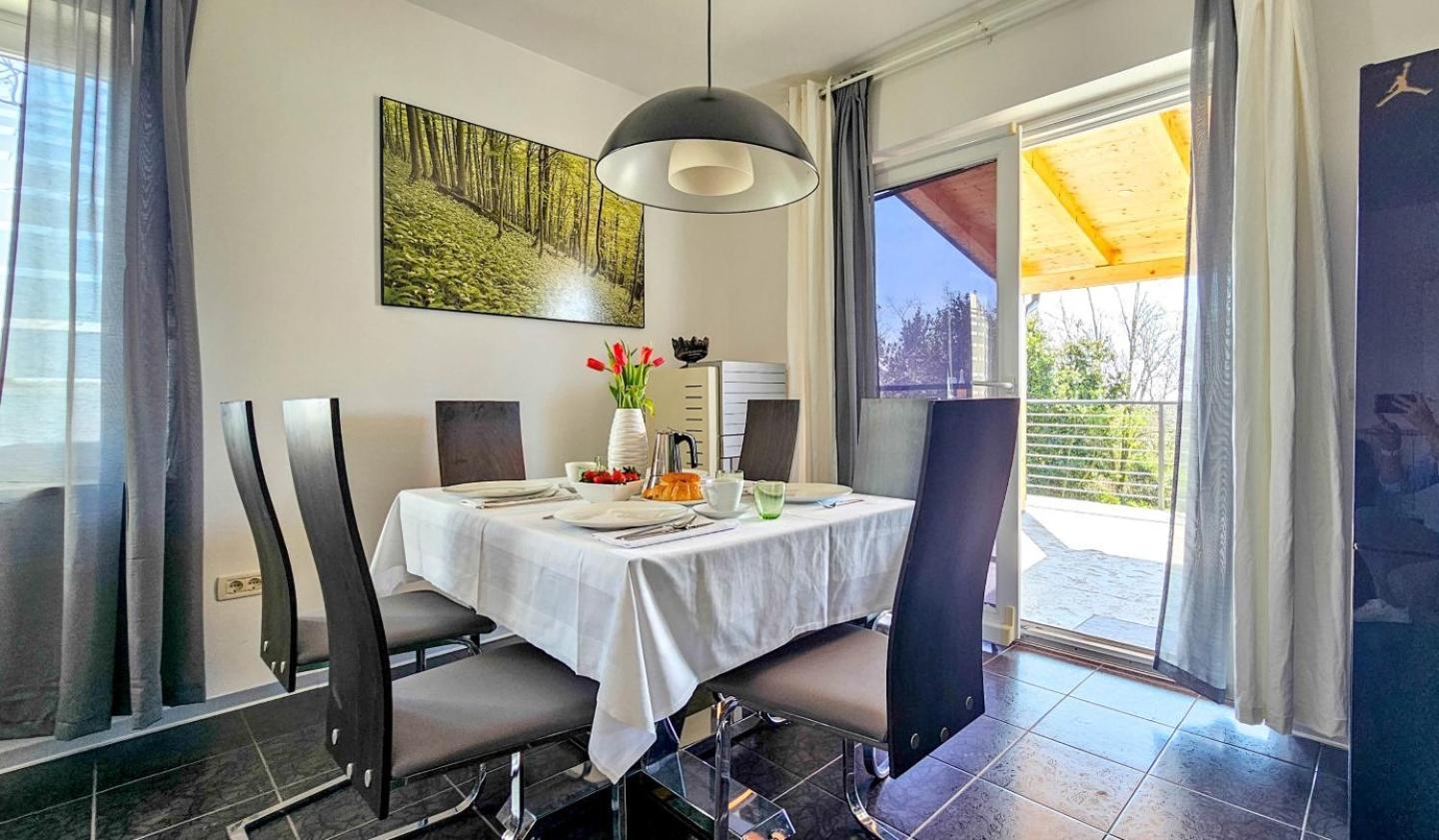 Casa Lutoma Villa Kmeti Buitenkant foto