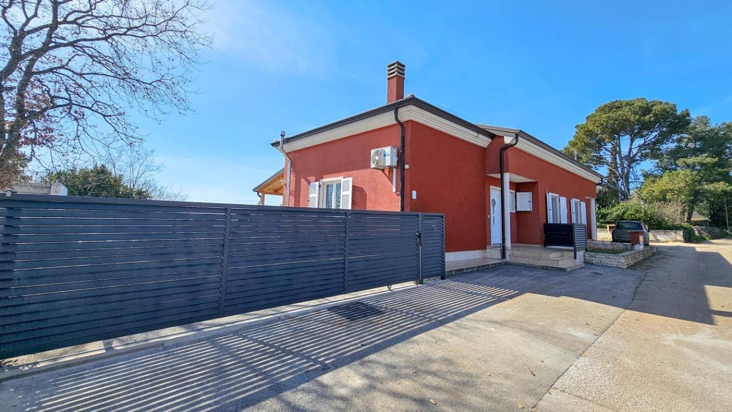 Casa Lutoma Villa Kmeti Buitenkant foto